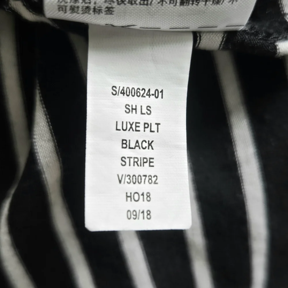 GAP Luxe Hi-Lo Pleated Back V-neck Boxy Tee, Dorman Sleeves, Black/White Stripe - Picture 8 of 8